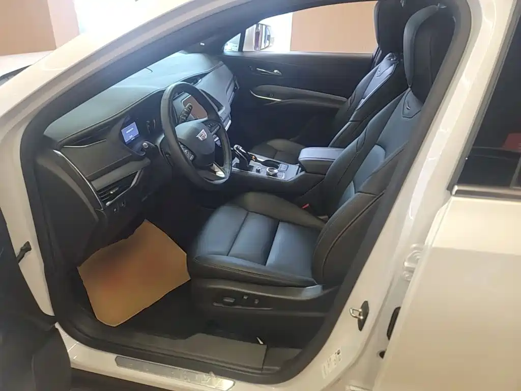 Cadillac XT4 — фото 15