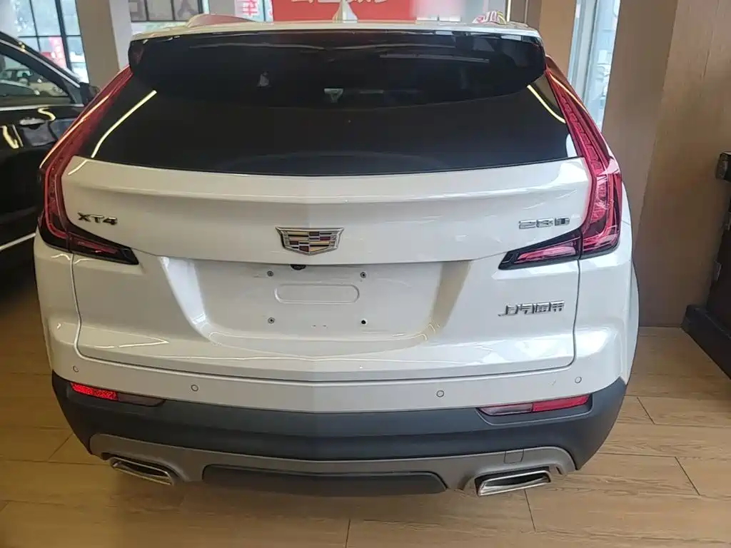 Cadillac XT4 — фото 6