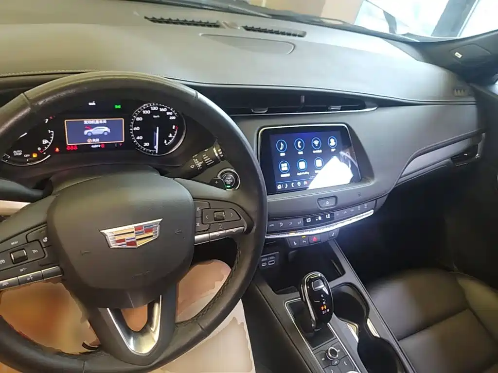 Cadillac XT4 — фото 10