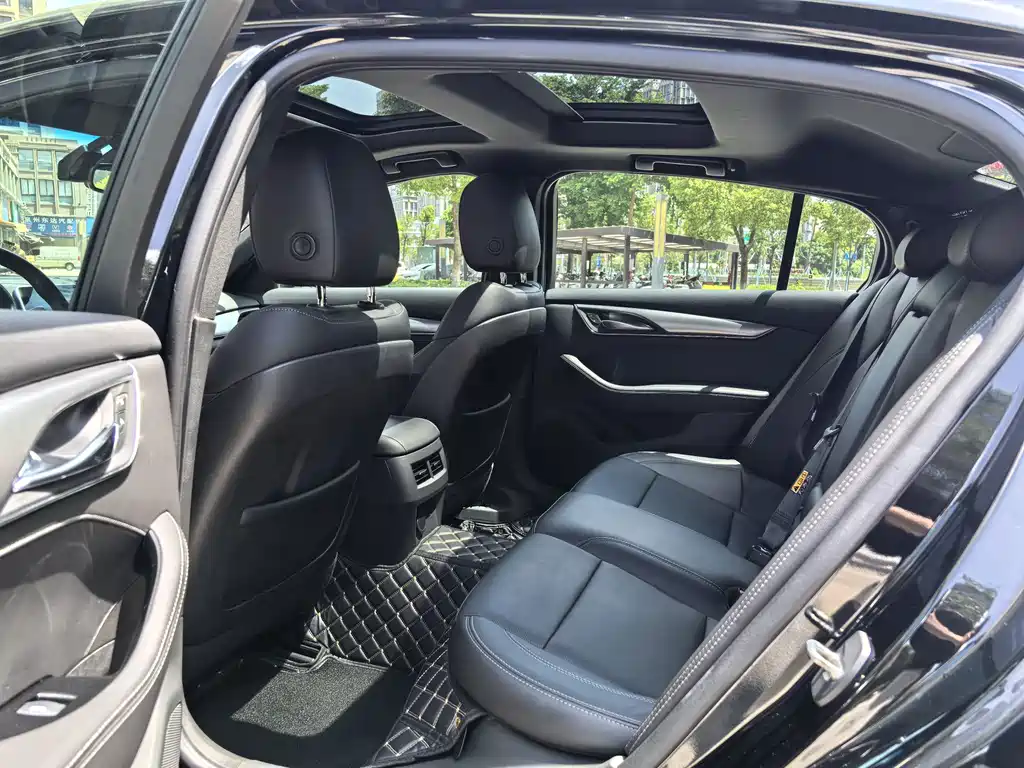 Cadillac CT5 — фото 5