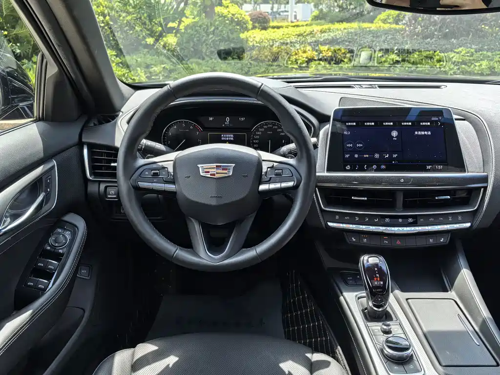 Cadillac CT5 — фото 7
