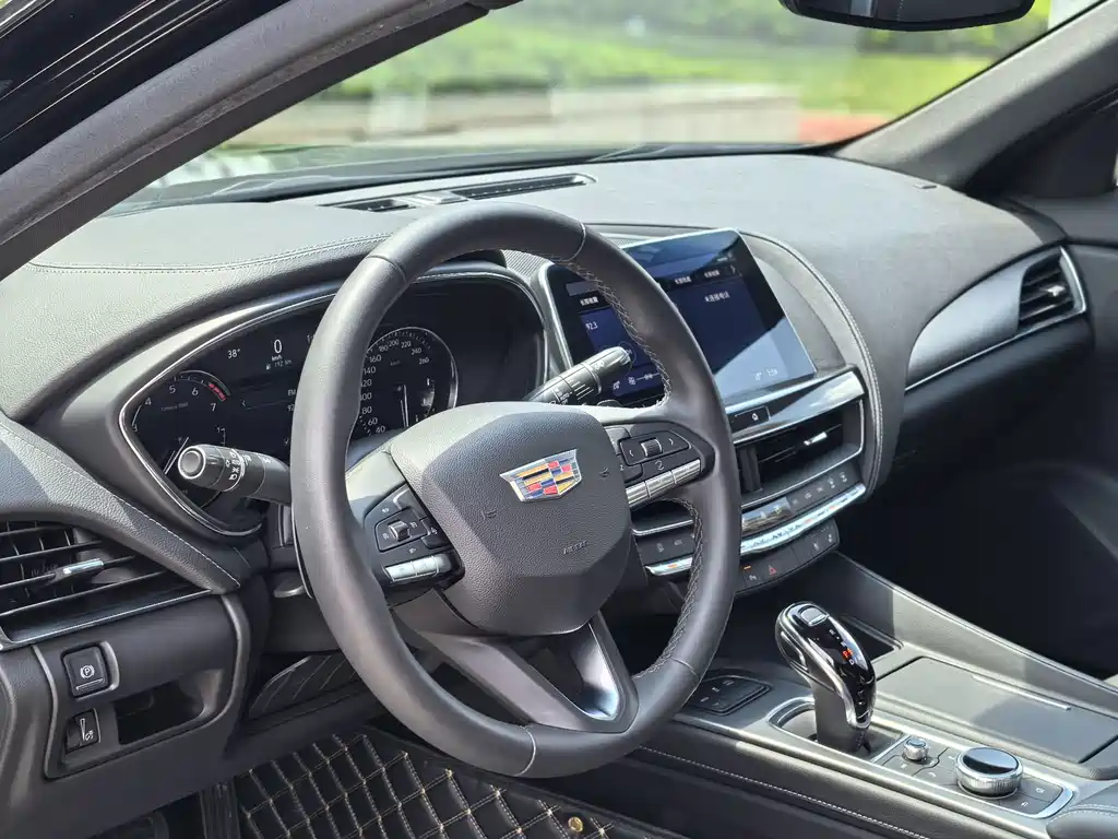 Cadillac CT5 — фото 8