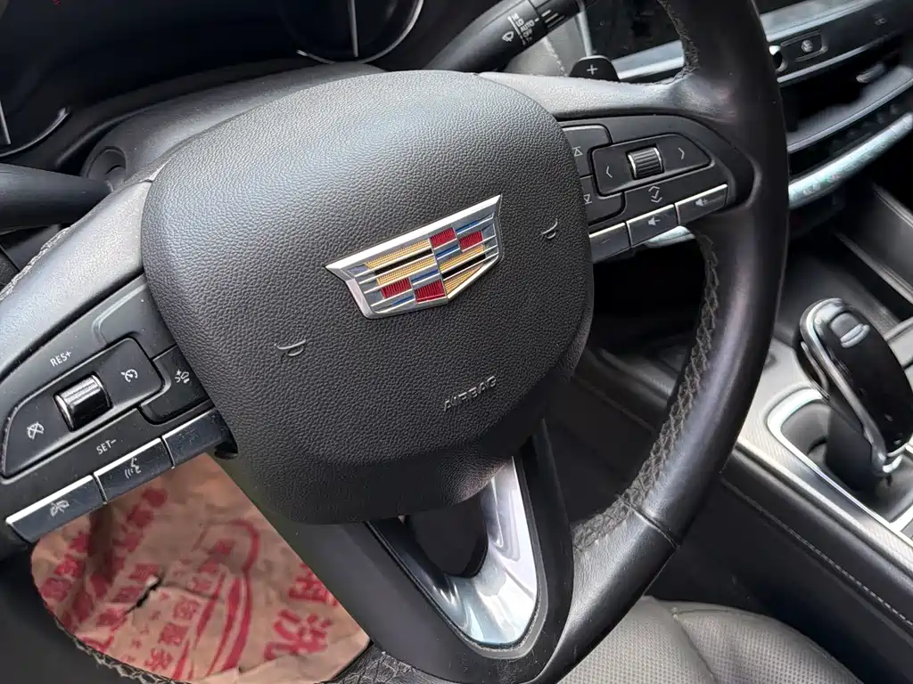 Cadillac CT5 — фото 11