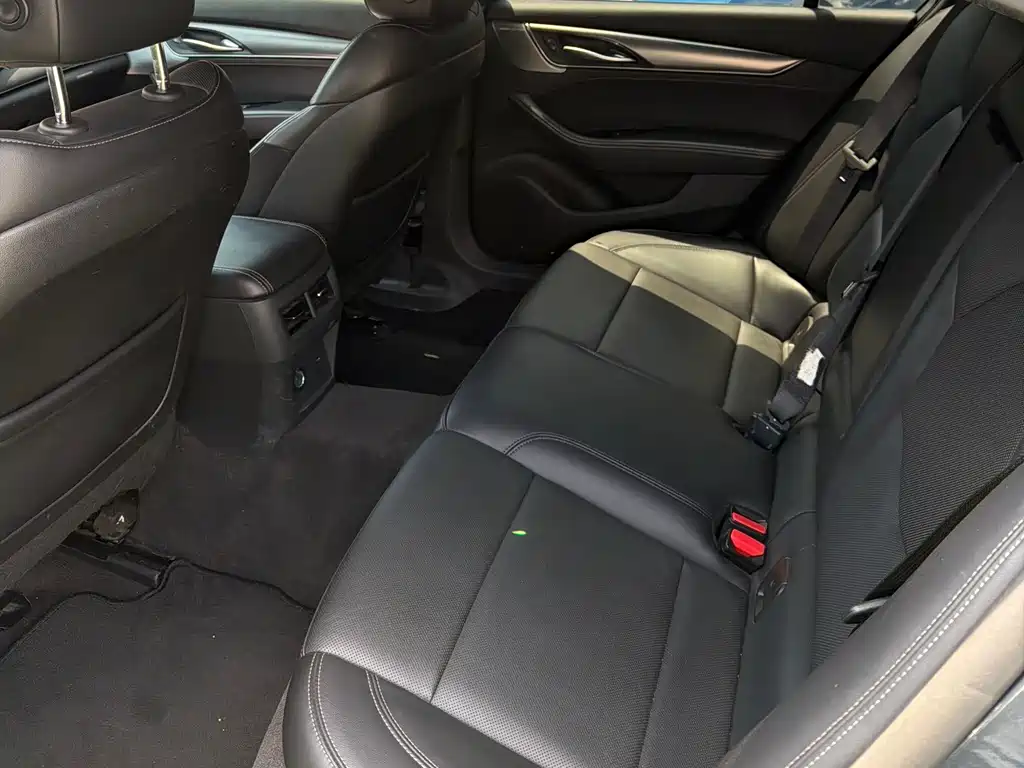 Cadillac CT5 — фото 15