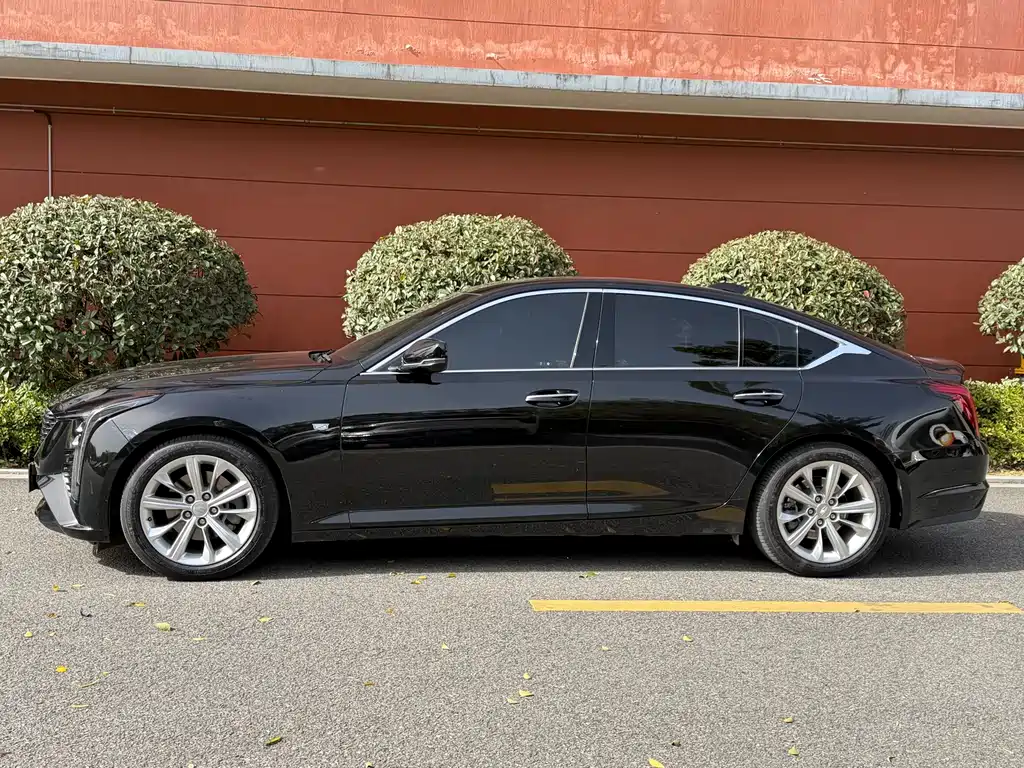 Cadillac CT5 — фото 13