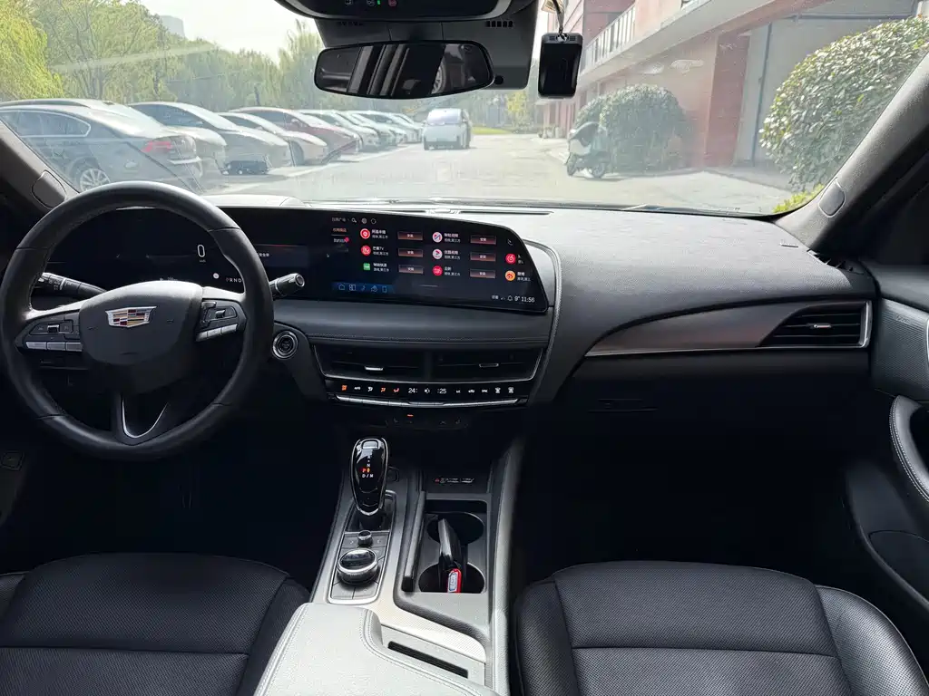 Cadillac CT5 — фото 7