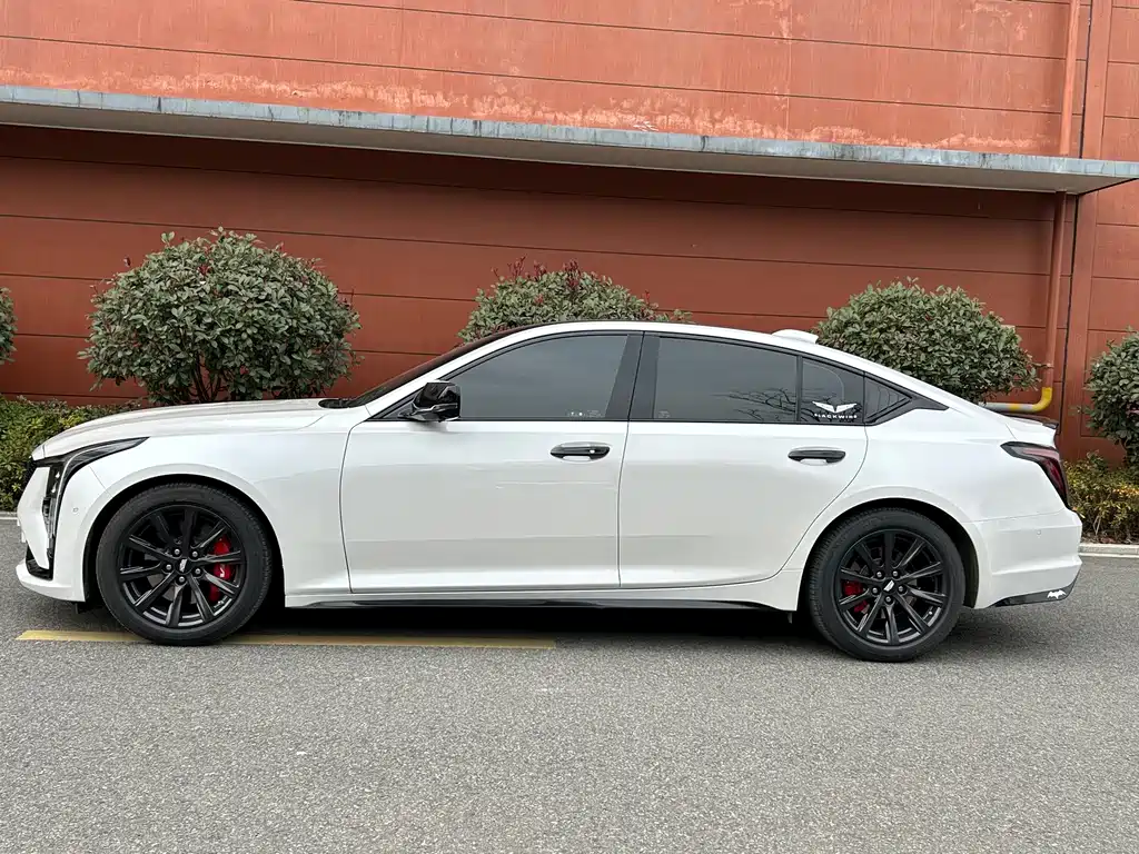 Cadillac CT5 — фото 11