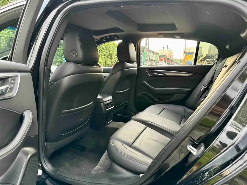 Cadillac CT5 — фото 11