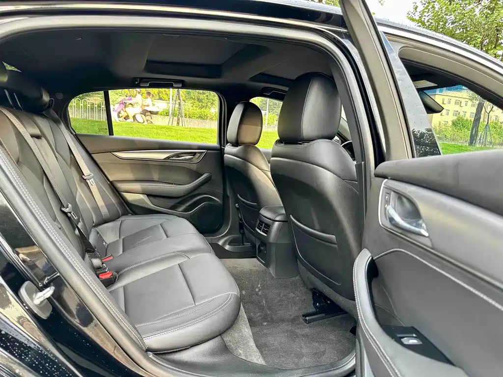 Cadillac CT5 — фото 13