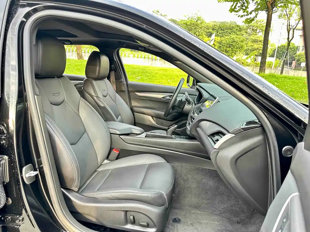Cadillac CT5 — фото 14