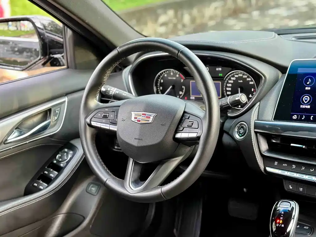 Cadillac CT5 — фото 18