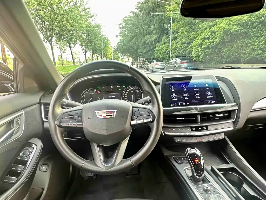 Cadillac CT5 — фото 19