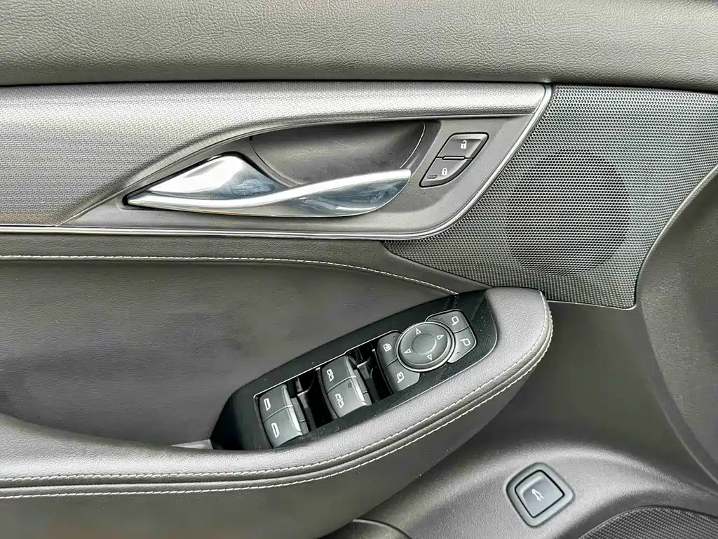 Cadillac CT5 — фото 20