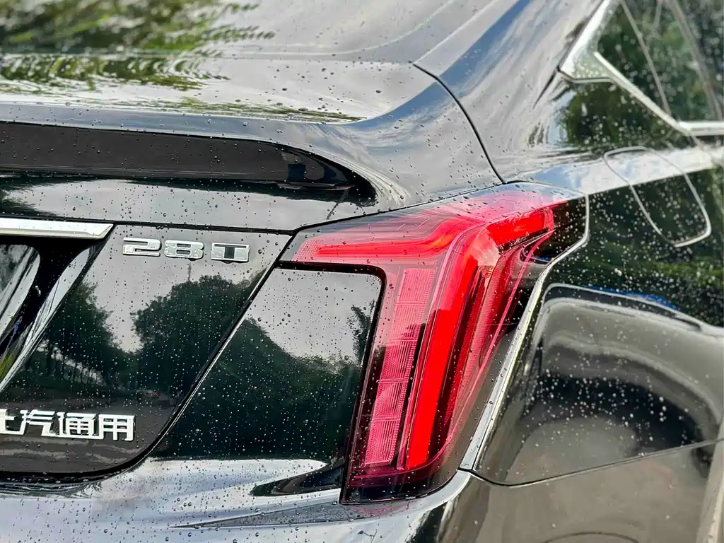 Cadillac CT5 — фото 8