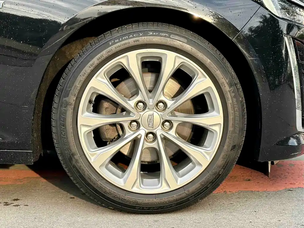 Cadillac CT5 — фото 9