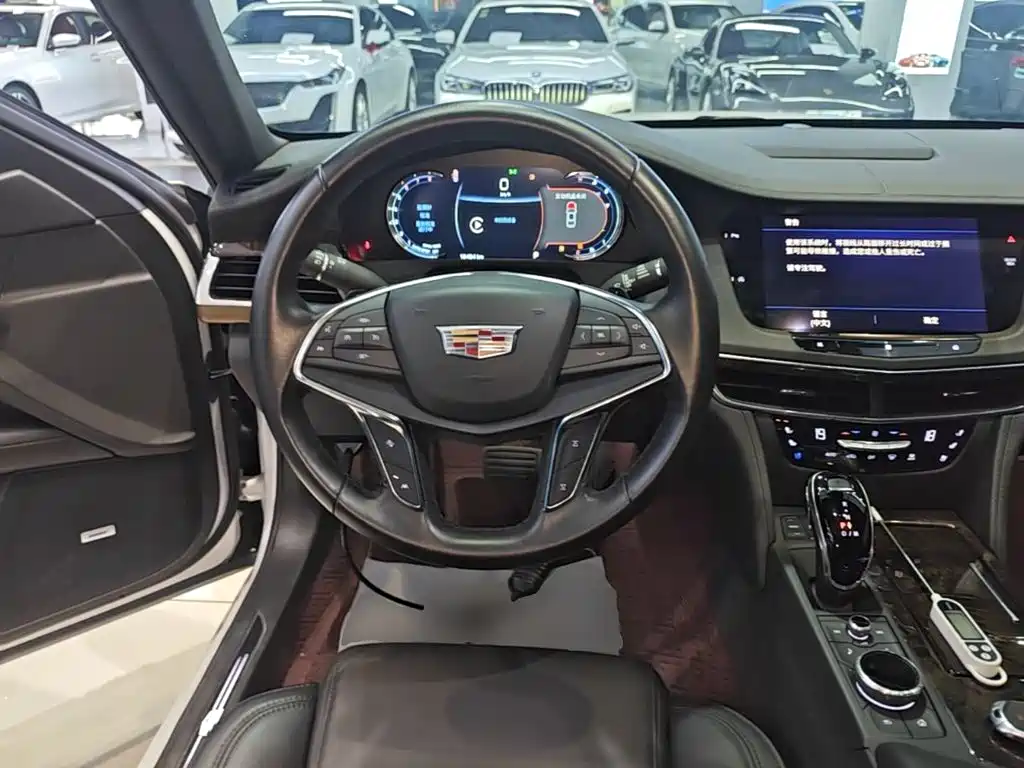 Cadillac CT6 — фото 11