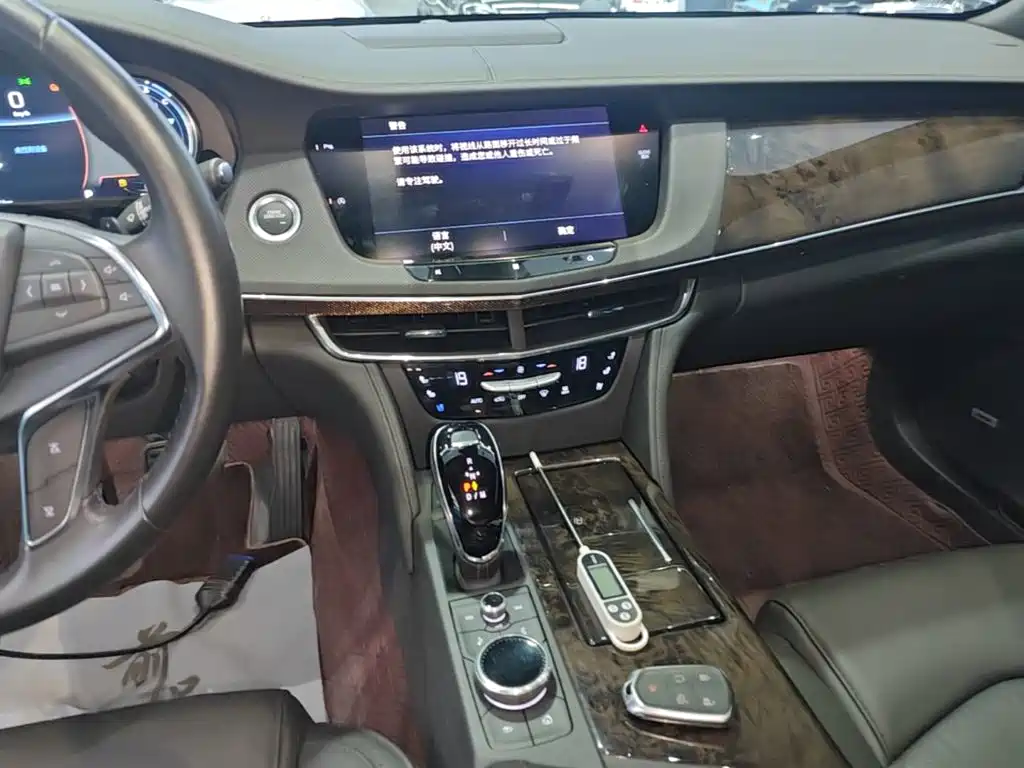 Cadillac CT6 — фото 13
