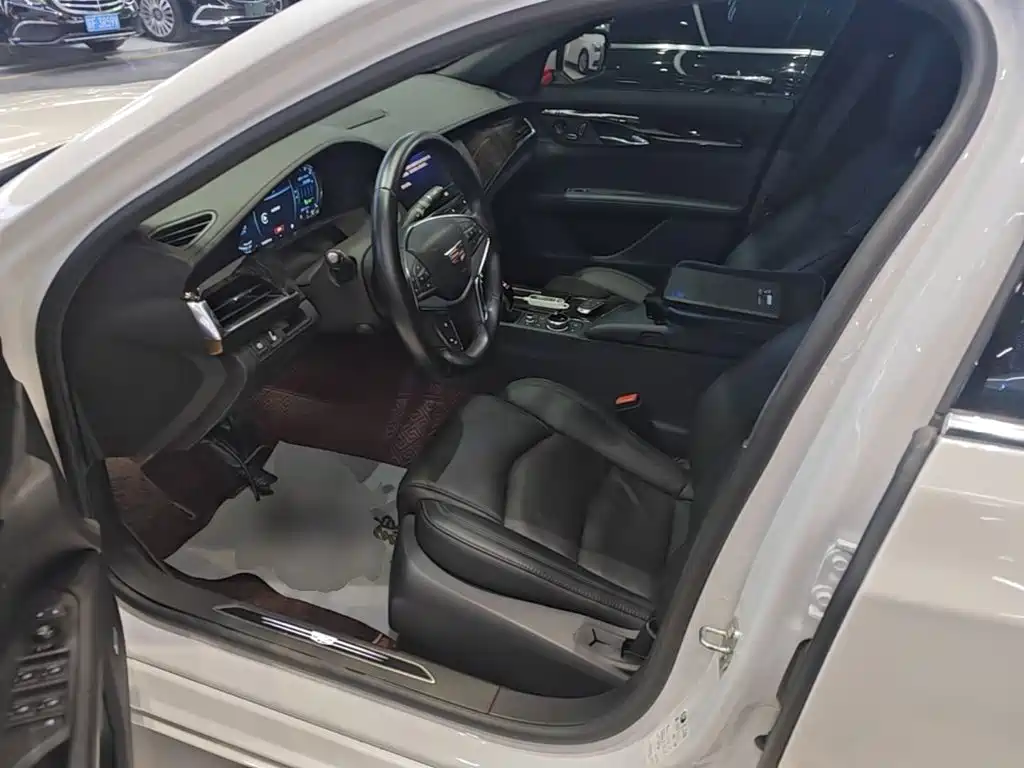 Cadillac CT6 — фото 15