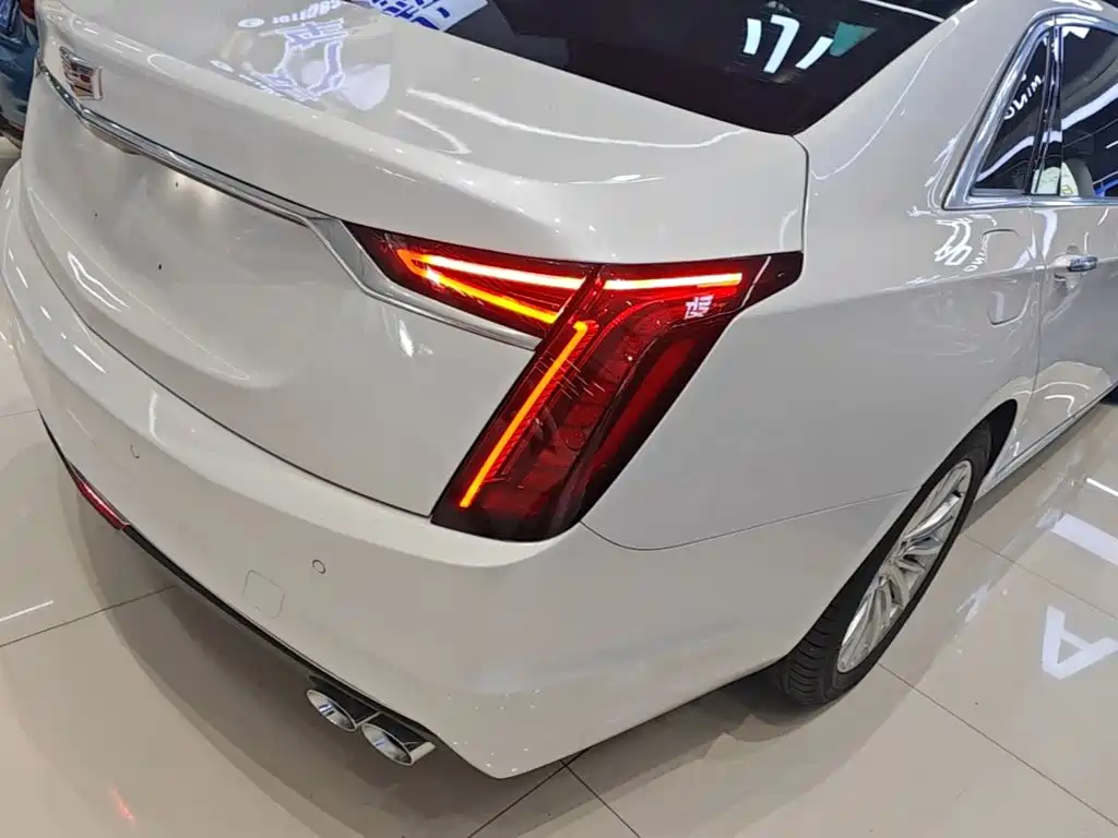 Cadillac CT6 — фото 8