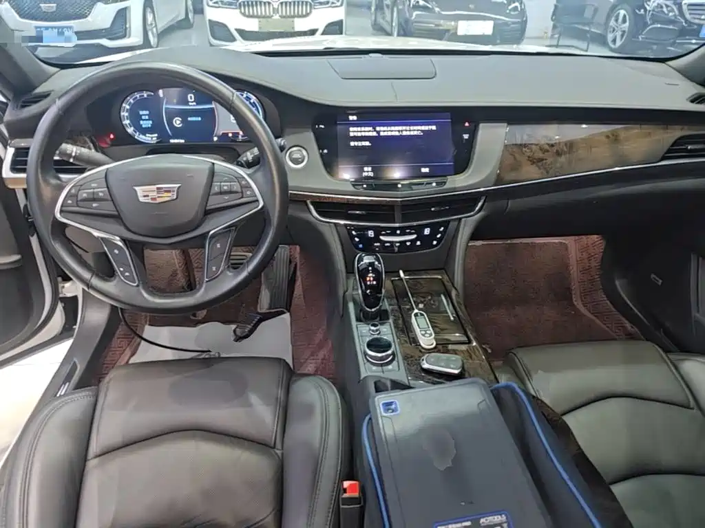 Cadillac CT6 — фото 10