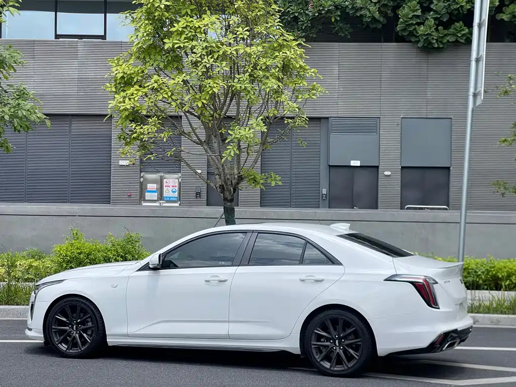 Cadillac CT4 — фото 2