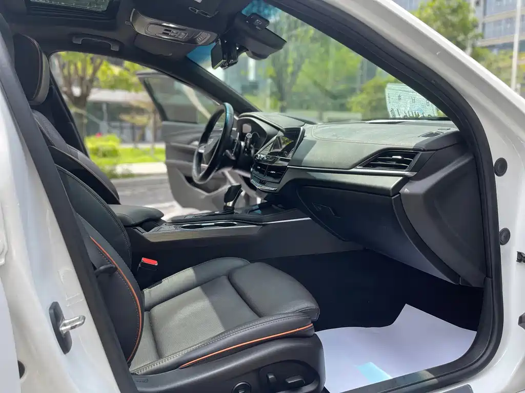 Cadillac CT4 — фото 11