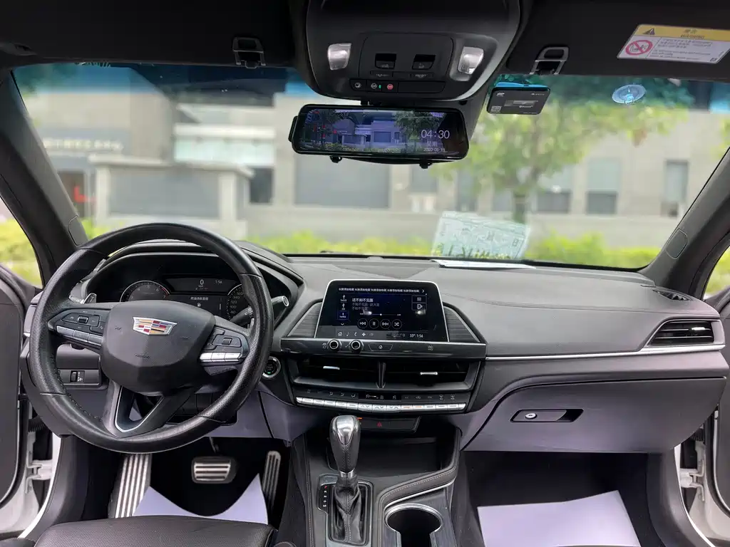 Cadillac CT4 — фото 13