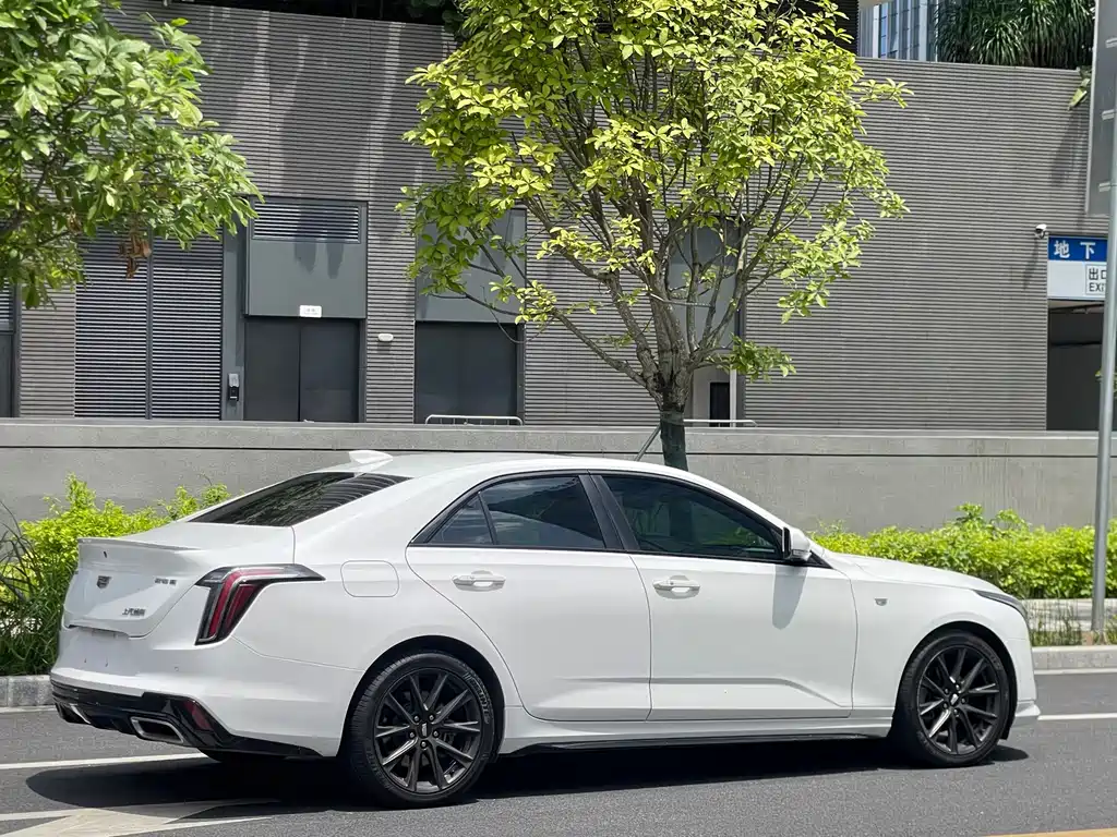 Cadillac CT4 — фото 4