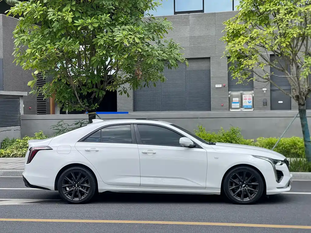 Cadillac CT4 — фото 6