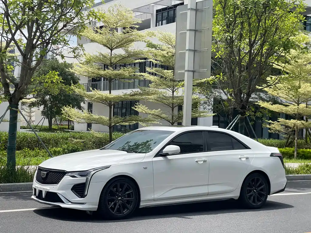 Cadillac CT4 — фото 7