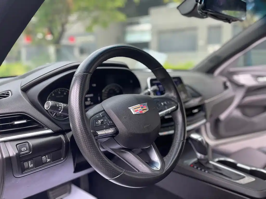 Cadillac CT4 — фото 10