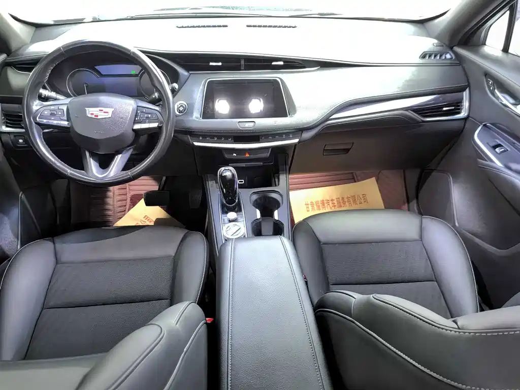 Cadillac XT4 — фото 7