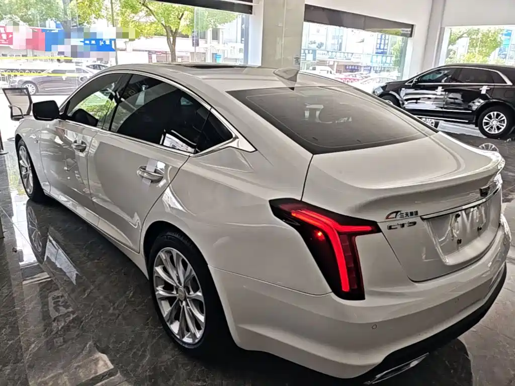 Cadillac CT5 — фото 5