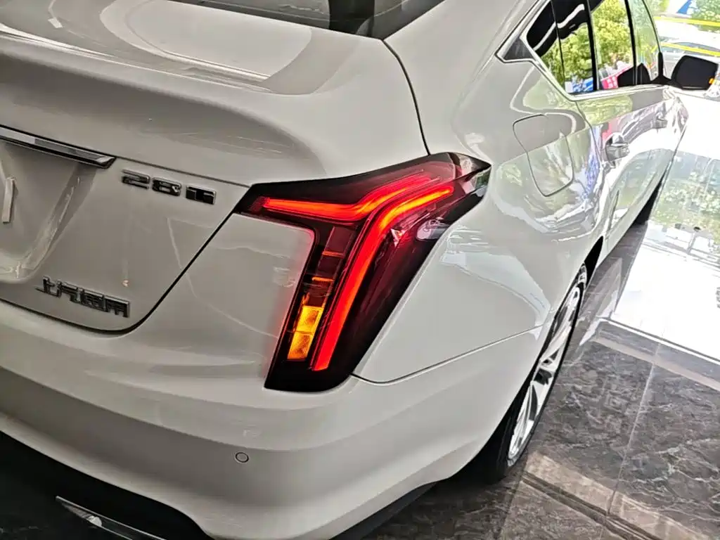 Cadillac CT5 — фото 8
