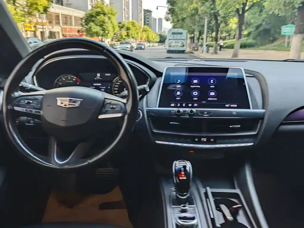 Cadillac CT5 — фото 6