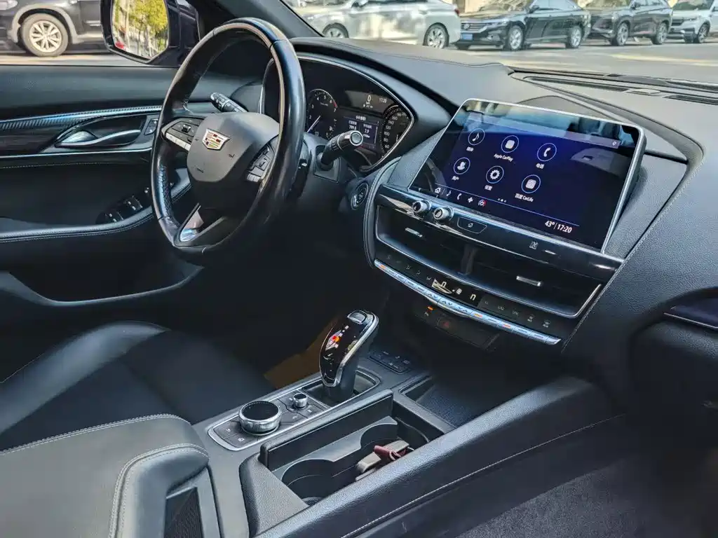 Cadillac CT5 — фото 8