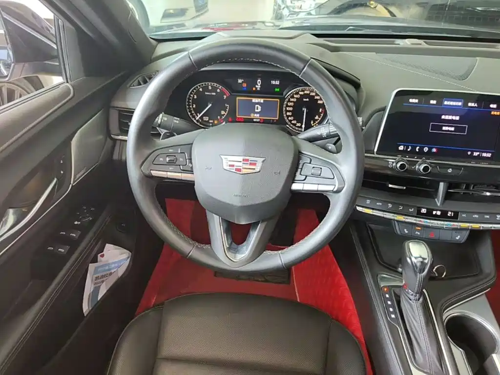 Cadillac CT4 — фото 11
