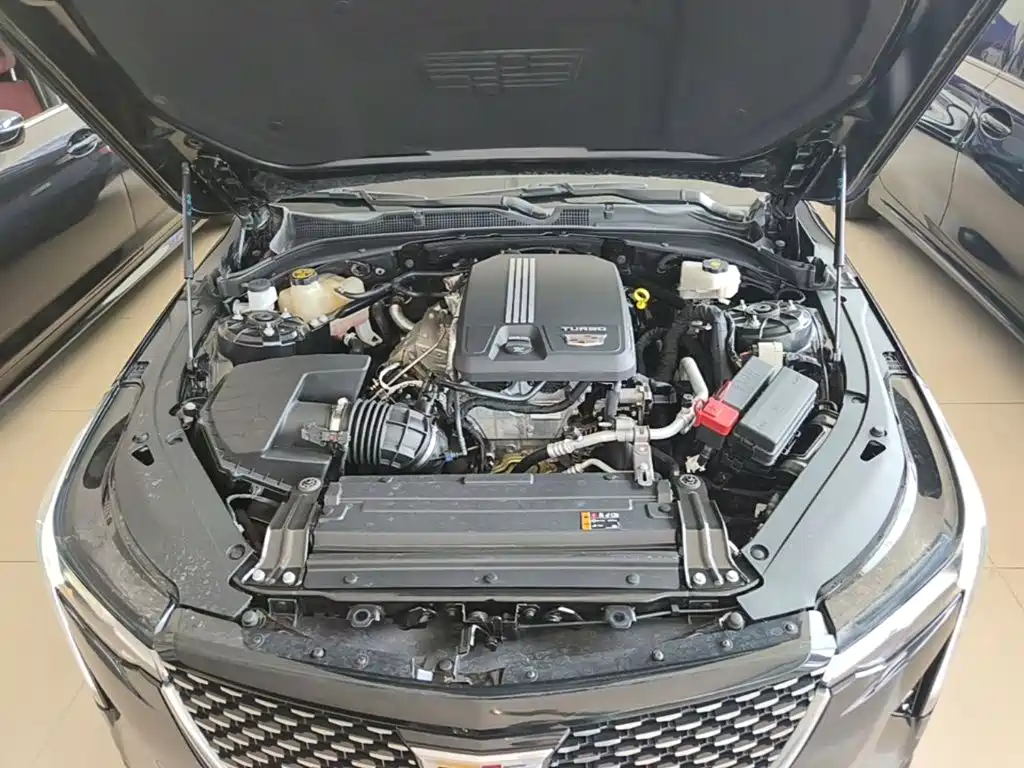 Cadillac CT4 — фото 20