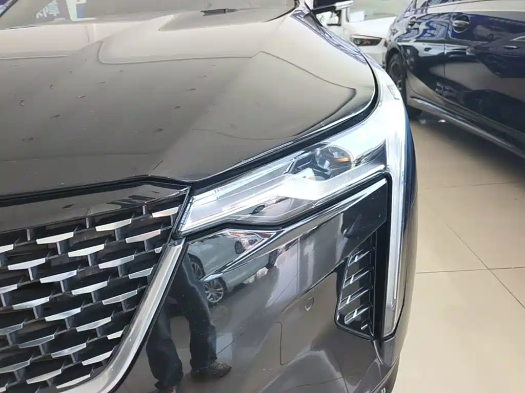 Cadillac CT4 — фото 24
