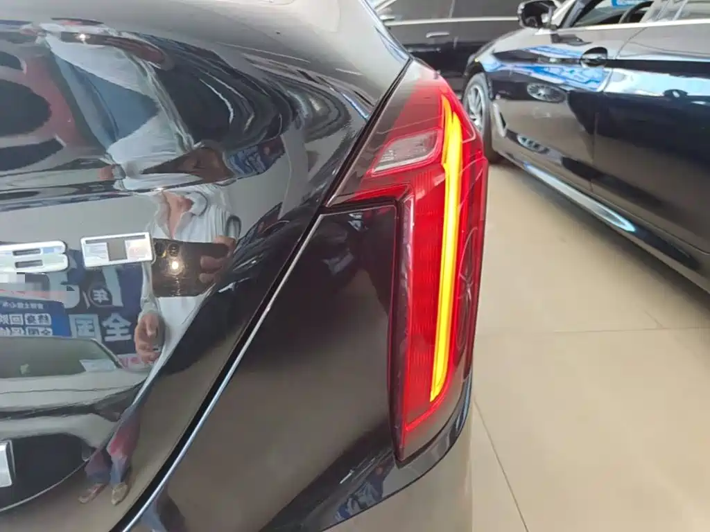 Cadillac CT4 — фото 8