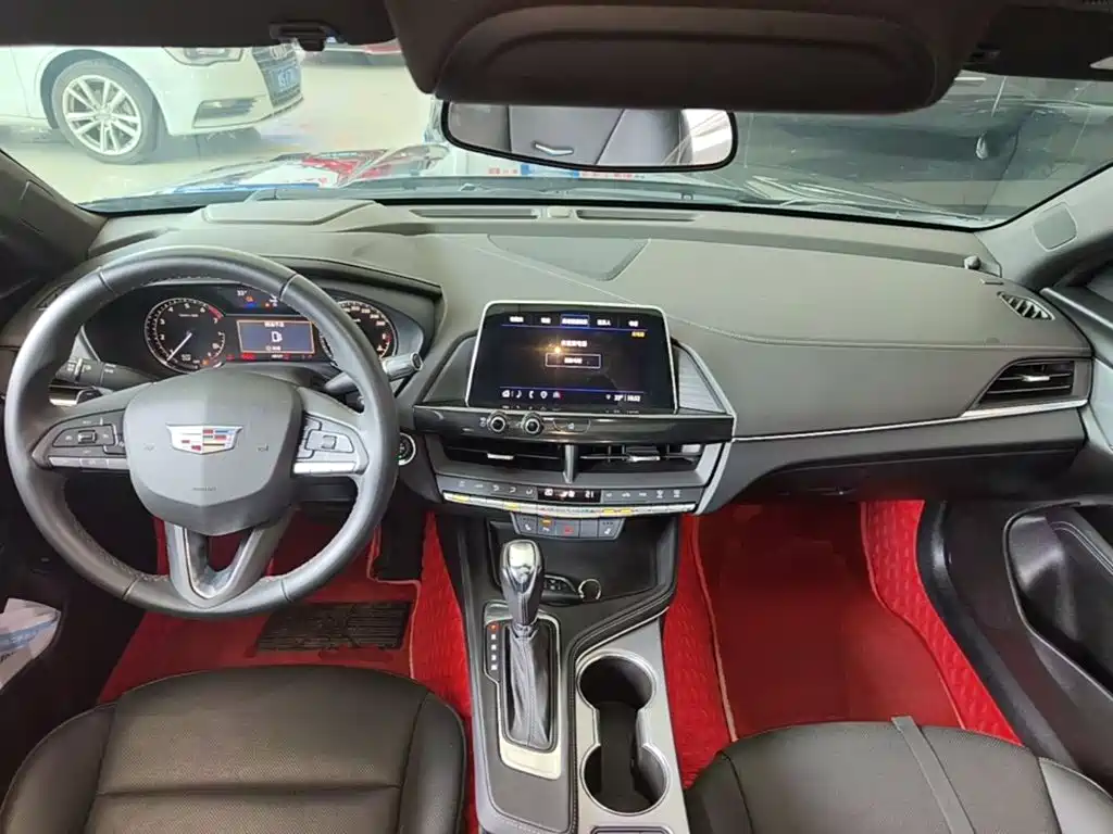 Cadillac CT4 — фото 10