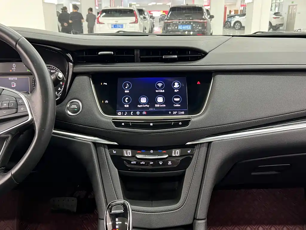 Cadillac XT5 — фото 11