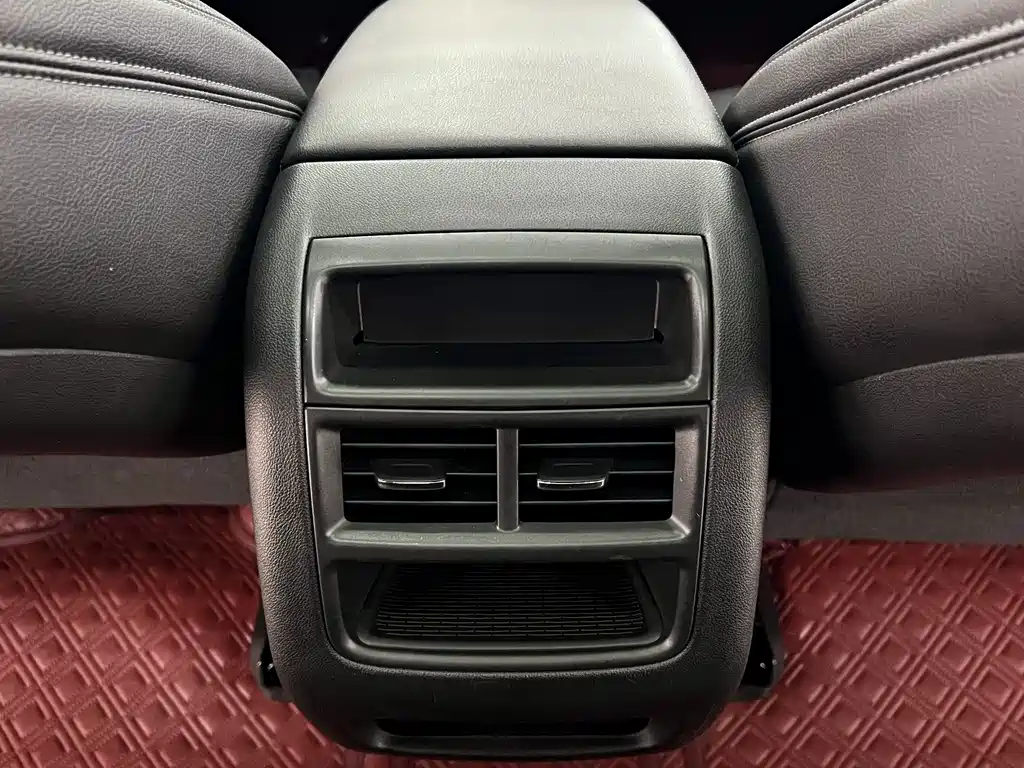 Cadillac XT5 — фото 13