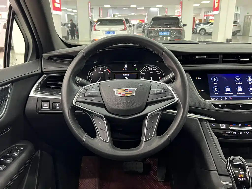 Cadillac XT5 — фото 15