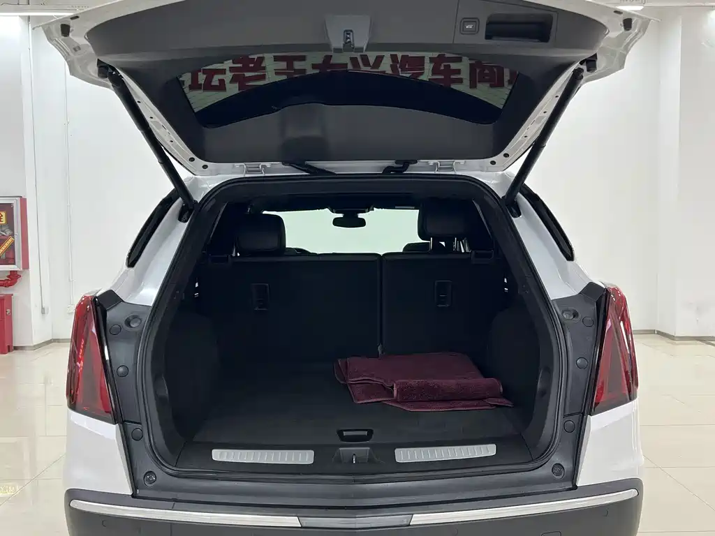 Cadillac XT5 — фото 17