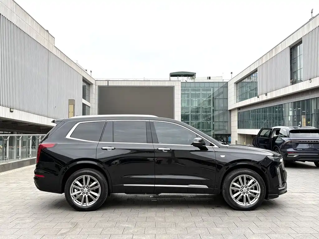Cadillac XT6 — фото 8
