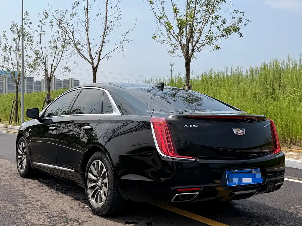Cadillac XTS — фото 4