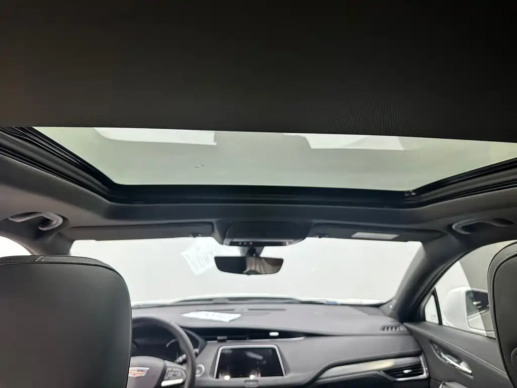 Cadillac XT4 — фото 17