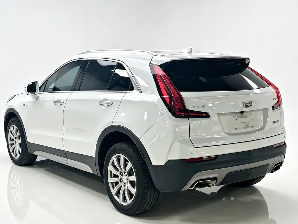 Cadillac XT4 — фото 8