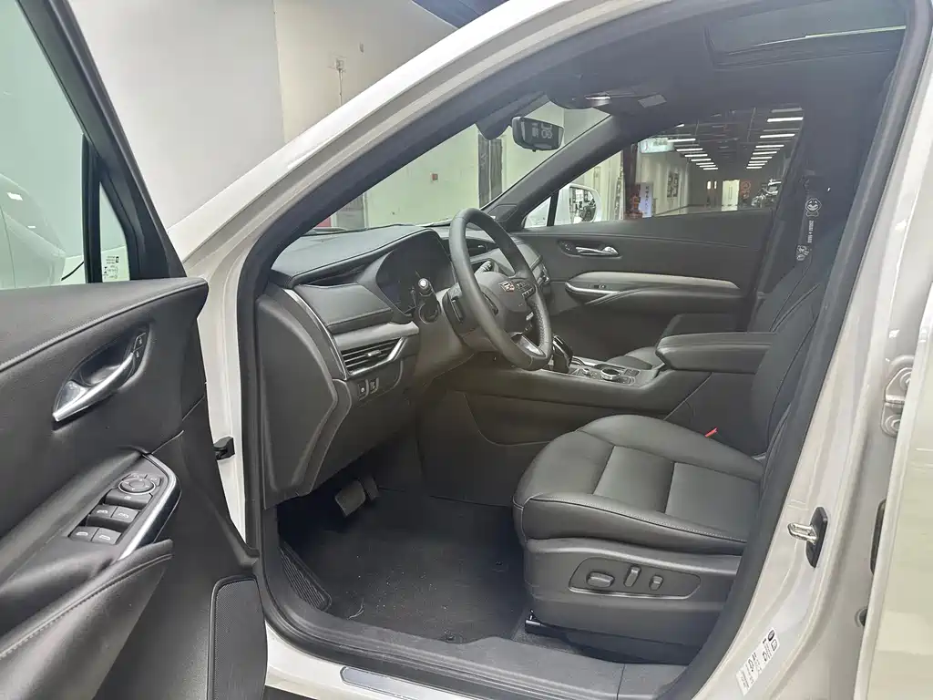 Cadillac XT4 — фото 9